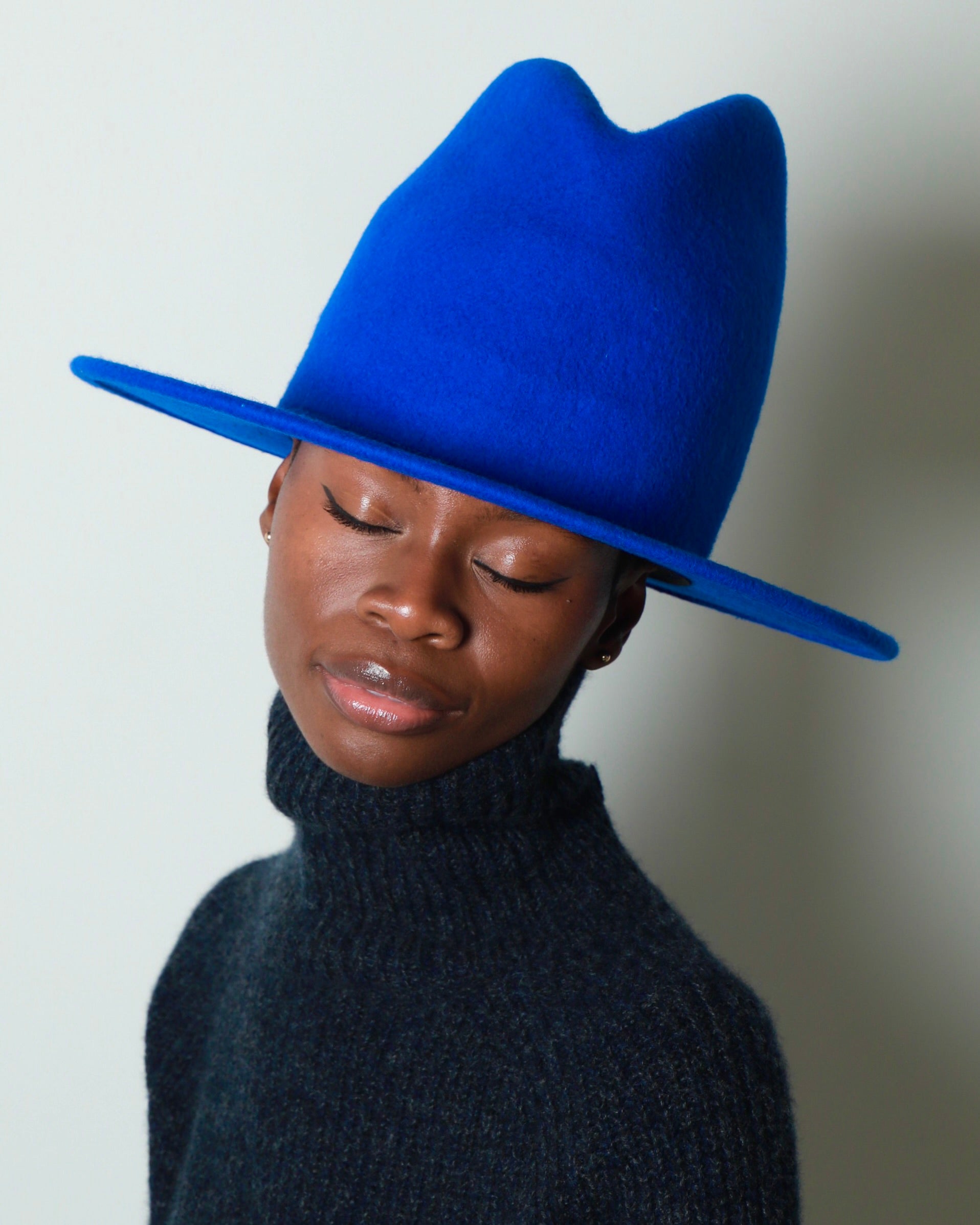 YOKO OVAL BRIM HAT