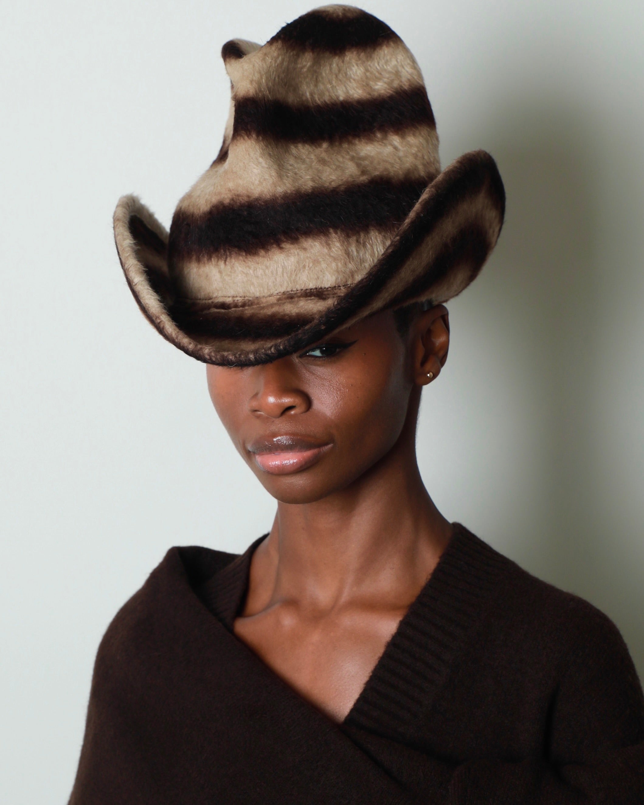 TALL CROWN CURVED BRIM HAT