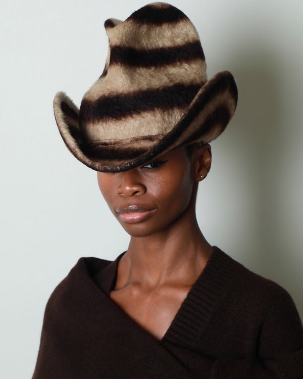 TALL CROWN CURVED BRIM HAT