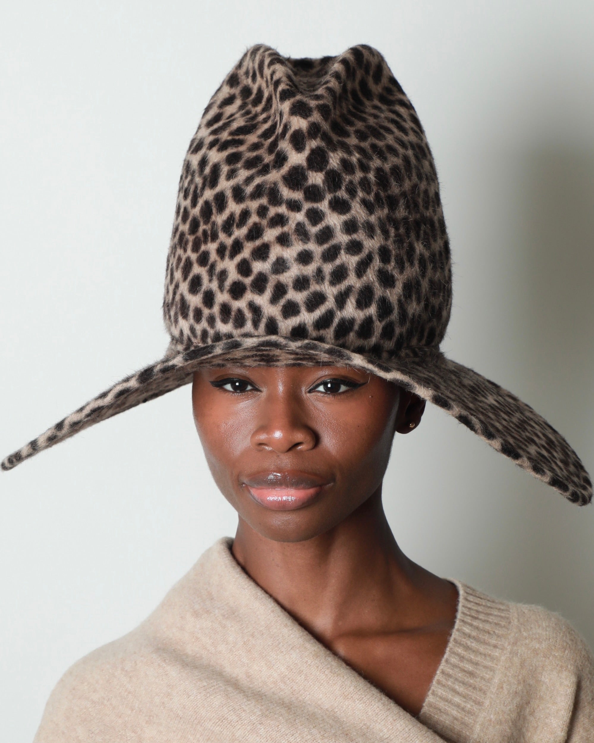 TALL CROWN WIDE BRIM HAT