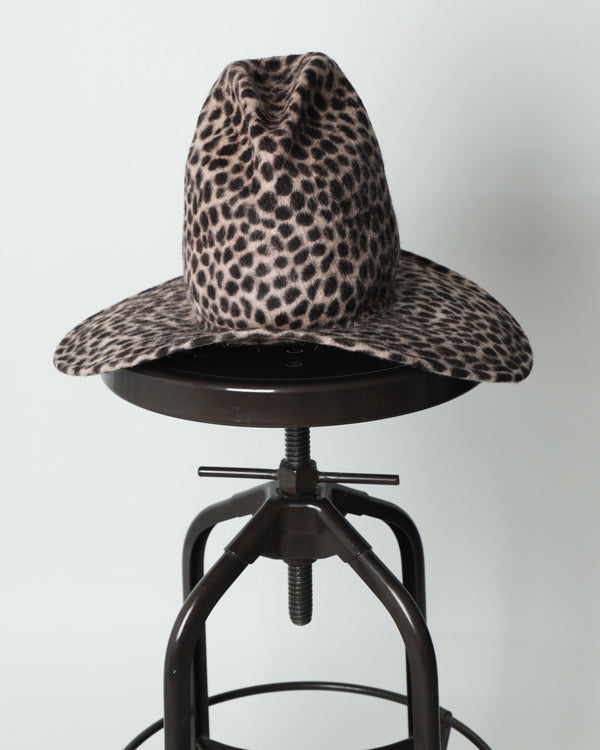 TALL CROWN WIDE BRIM HAT