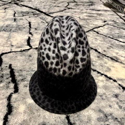 MOUNTAIN BUCKET - GREY LEOPARD