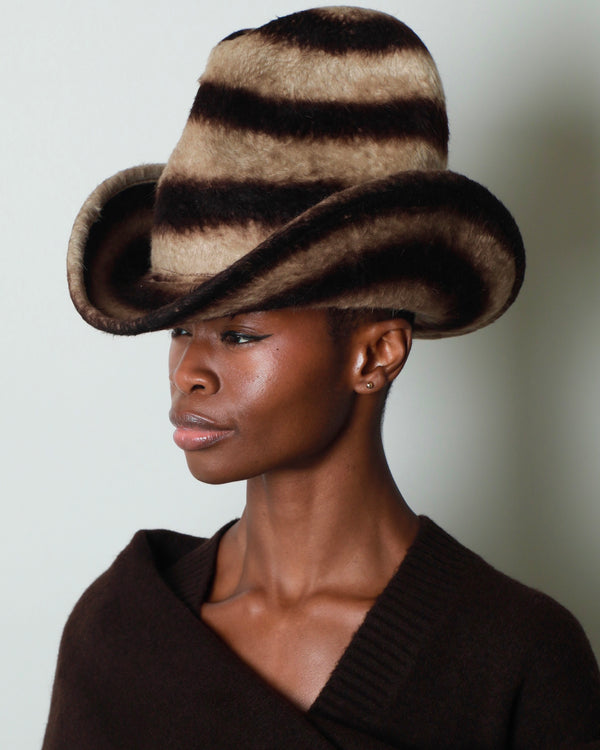 TALL CROWN CURVED BRIM HAT
