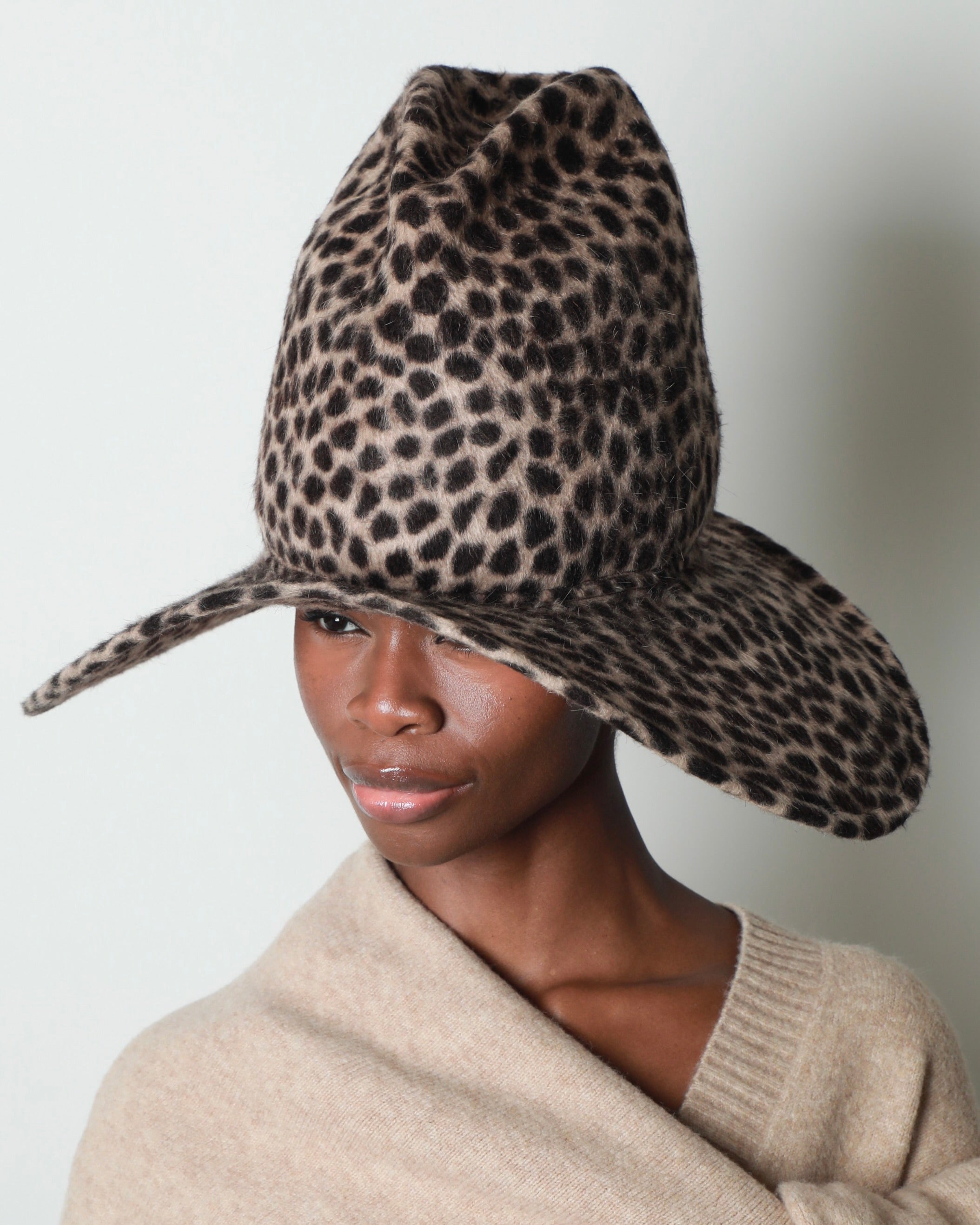 TALL CROWN WIDE BRIM HAT