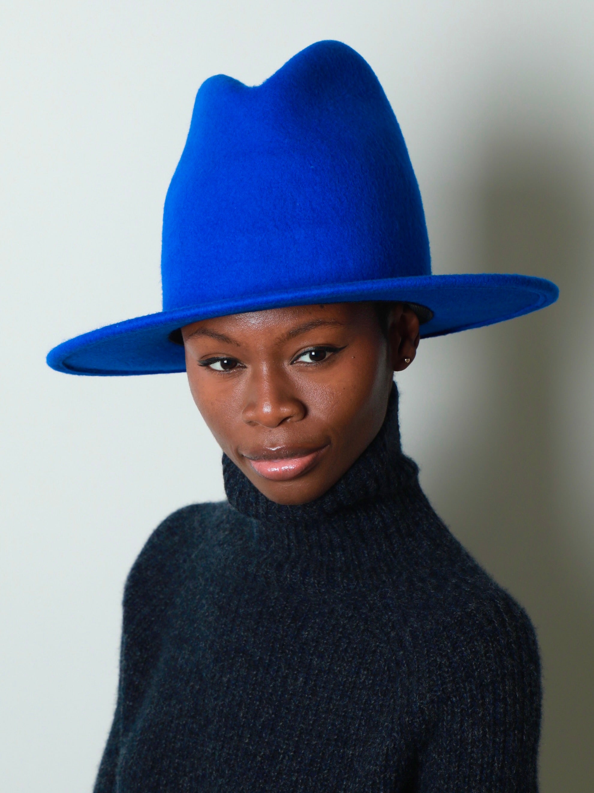 YOKO OVAL BRIM HAT