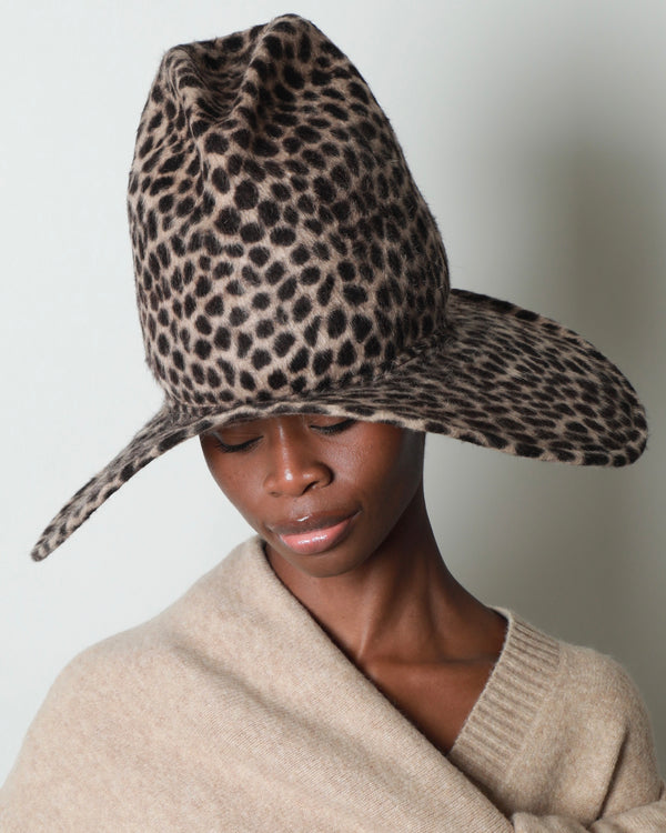 TALL CROWN WIDE BRIM HAT