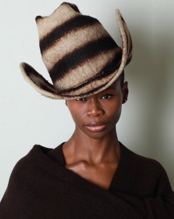 BIG WIDE WING WESTERN HAT