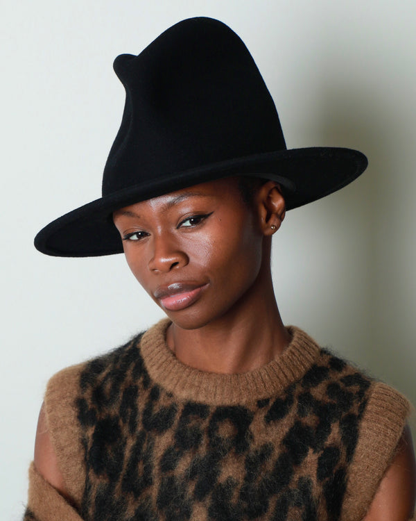 YOKO OVAL BRIM HAT