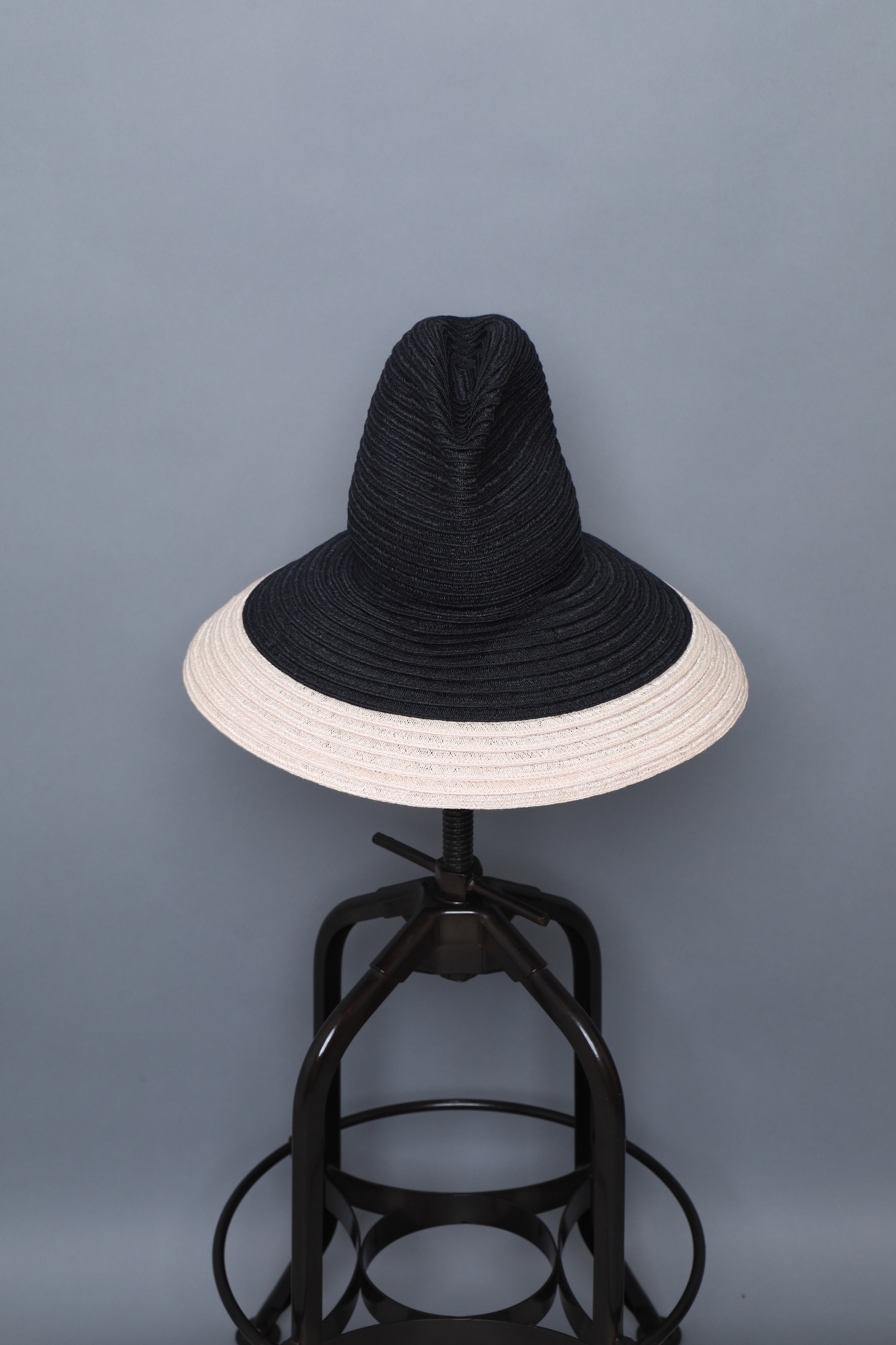 AE PEAK CURVED BRIM HAT