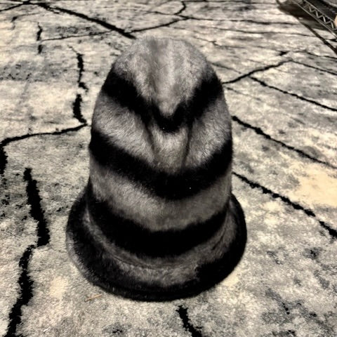 MOUNTAIN BUCKET - GREY POLECAT