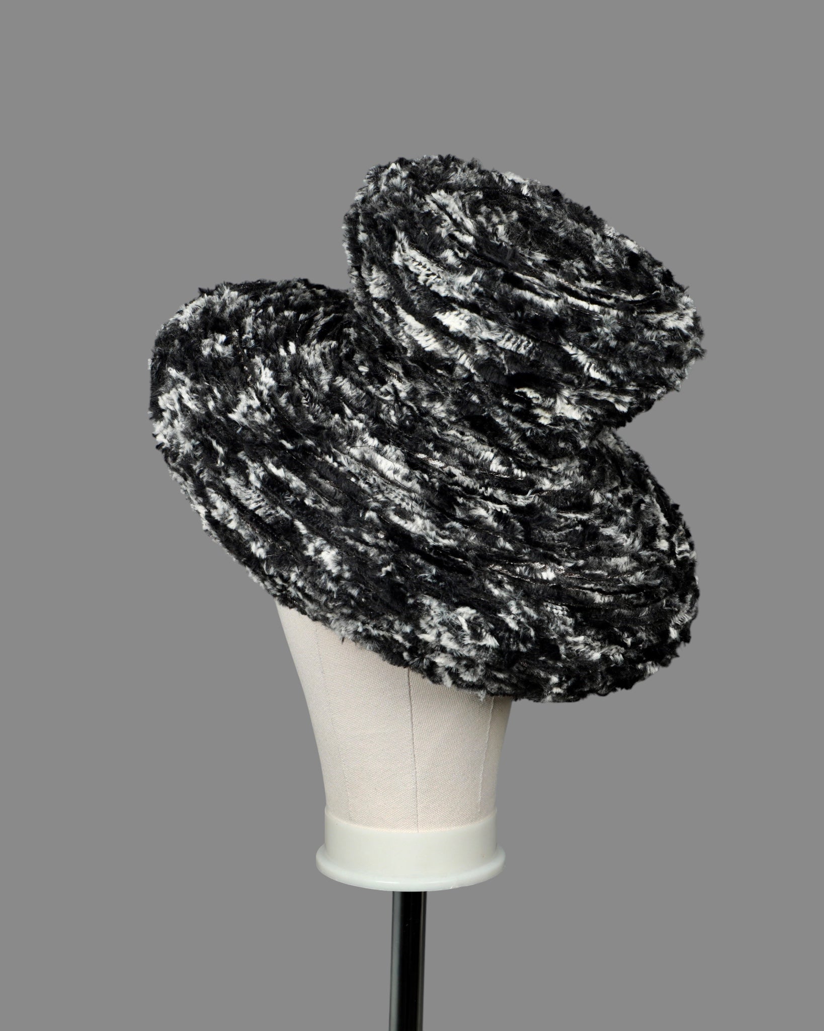 FS - FAUX FUR MUSHROOM HAT - S/M