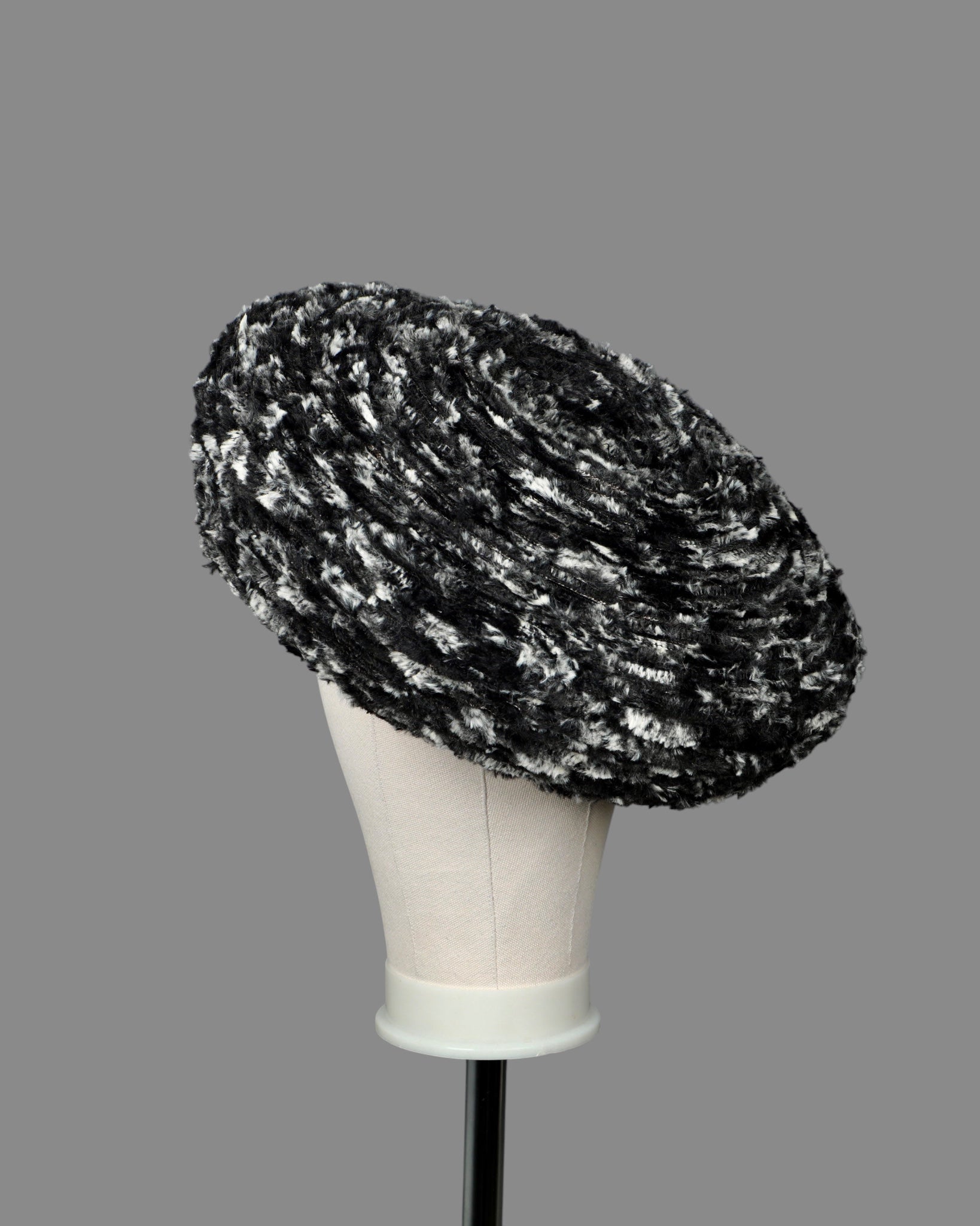 FS - FAUX FUR BIG BERET HAT - S/M